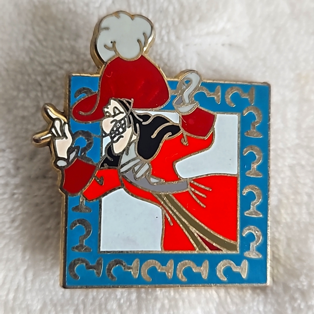 Disney's Villains Pin Collection Starter. Captain Hook From Peter Pan. 2008